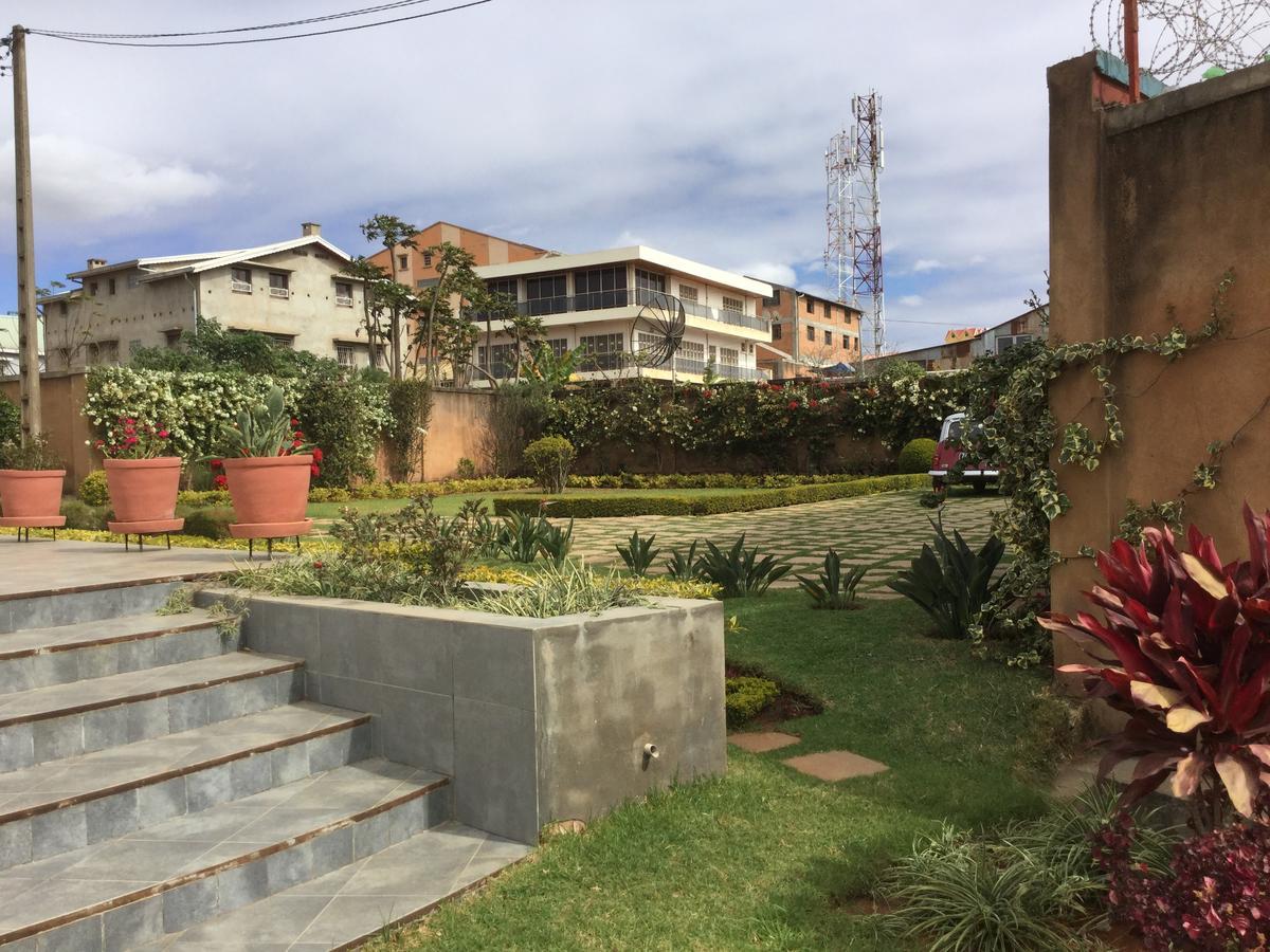Bed and Breakfast Sahamalaza Ivato  Exterior foto